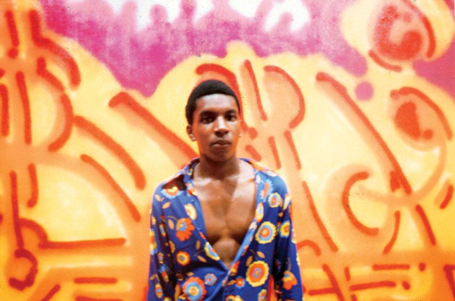 BAMA poses in front of his painting "Orange Juice", Razor Gallery, 1973. foto: Herbert Migdoll
